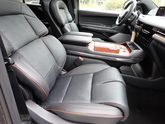new 2025 Lincoln Navigator car, priced at $121,590