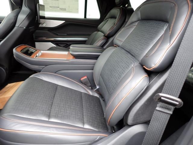 new 2025 Lincoln Navigator car, priced at $121,590