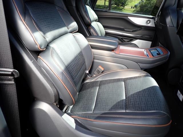 new 2025 Lincoln Navigator L car, priced at $124,590