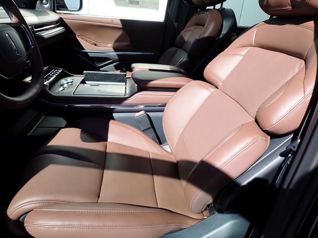 new 2025 Lincoln Navigator car, priced at $102,590