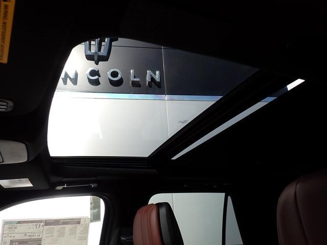 new 2025 Lincoln Navigator car, priced at $102,590