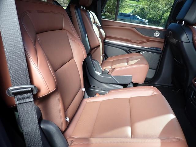 new 2025 Lincoln Navigator car, priced at $102,590