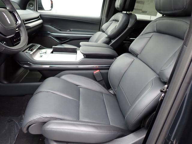 new 2025 Lincoln Navigator car, priced at $107,085