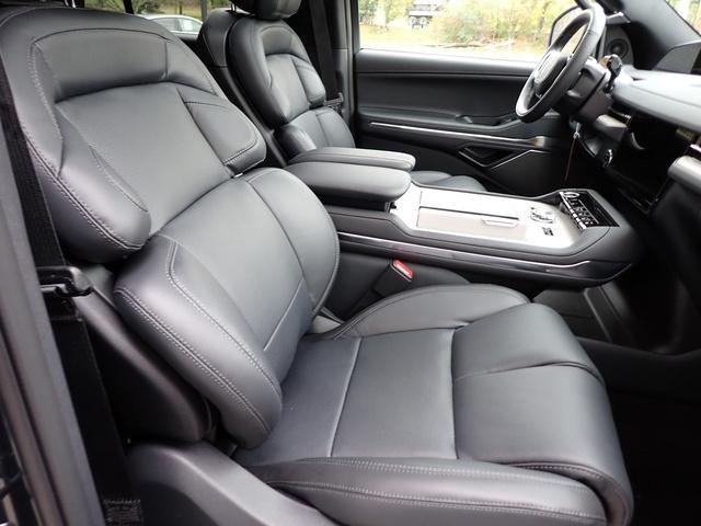 new 2025 Lincoln Navigator car, priced at $107,085