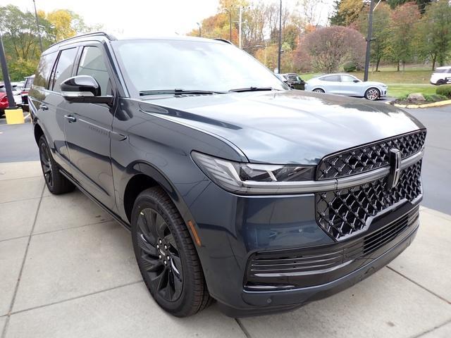 new 2025 Lincoln Navigator car, priced at $107,085