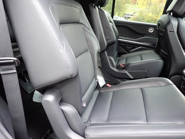 new 2025 Lincoln Navigator car, priced at $107,085