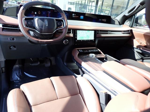 new 2025 Lincoln Navigator car, priced at $102,590