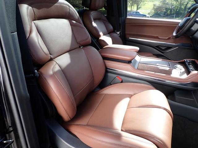 new 2025 Lincoln Navigator car, priced at $102,590