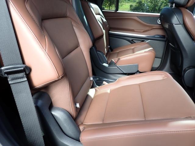 new 2025 Lincoln Navigator car, priced at $102,590