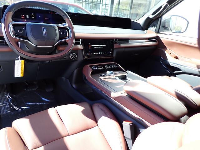 new 2025 Lincoln Navigator car, priced at $104,335