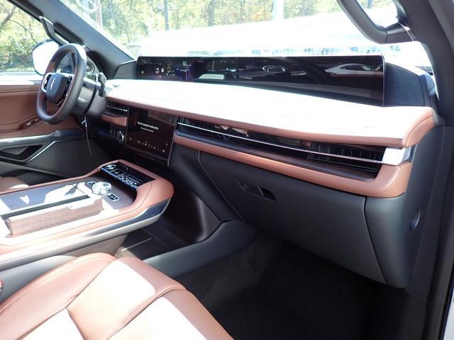 new 2025 Lincoln Navigator car, priced at $104,335