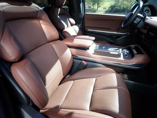 new 2025 Lincoln Navigator car, priced at $104,335