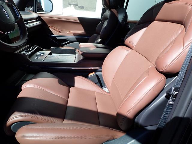 new 2025 Lincoln Navigator car, priced at $102,590