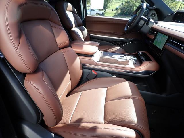 new 2025 Lincoln Navigator car, priced at $102,590