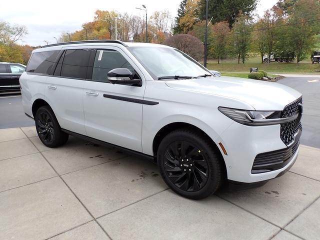 new 2025 Lincoln Navigator car, priced at $107,085