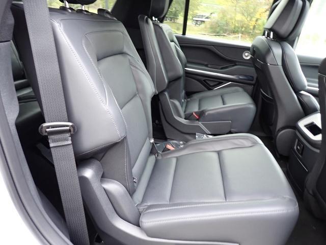 new 2025 Lincoln Navigator car, priced at $107,085