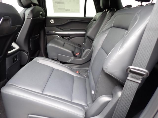 new 2025 Lincoln Navigator car, priced at $107,085