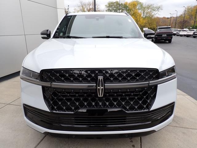 new 2025 Lincoln Navigator car, priced at $107,085