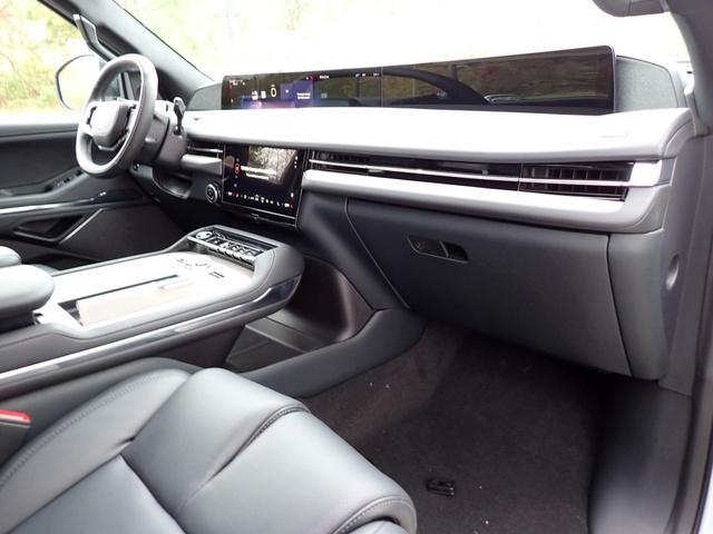 new 2025 Lincoln Navigator car, priced at $107,085