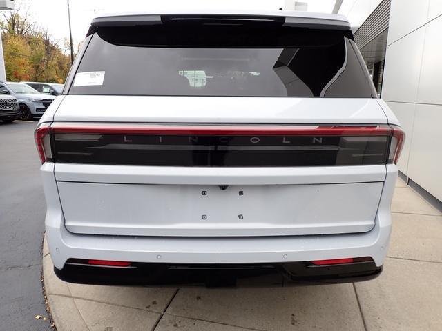 new 2025 Lincoln Navigator car, priced at $107,085