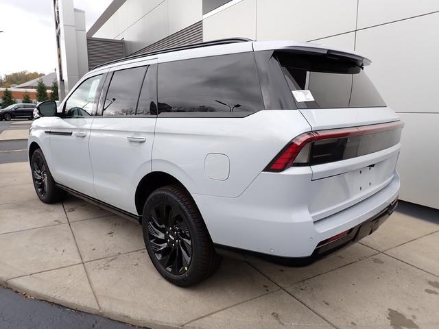 new 2025 Lincoln Navigator car, priced at $107,085