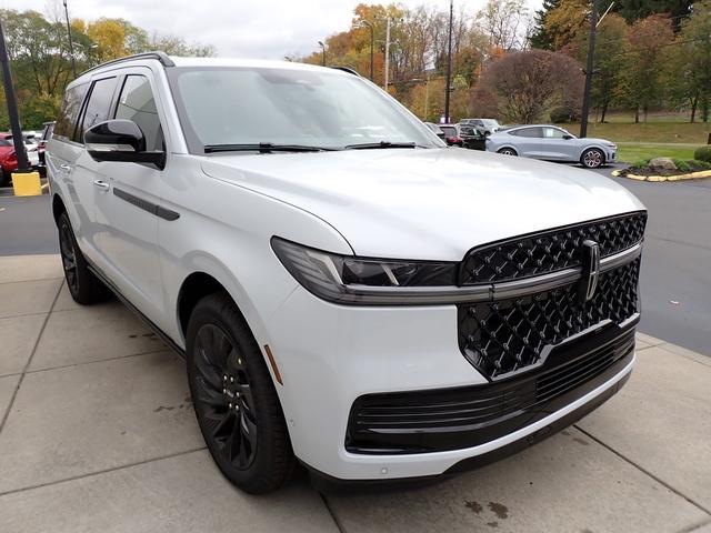new 2025 Lincoln Navigator car, priced at $107,085