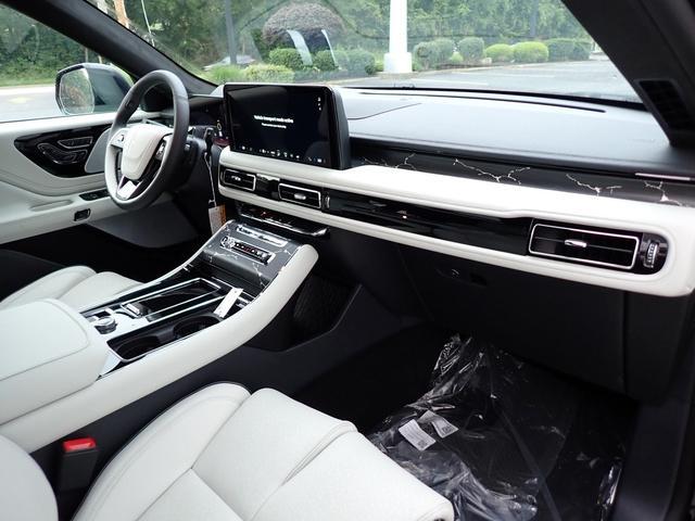 new 2025 Lincoln Aviator car, priced at $93,270