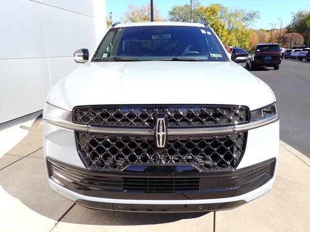 new 2025 Lincoln Navigator car, priced at $107,085