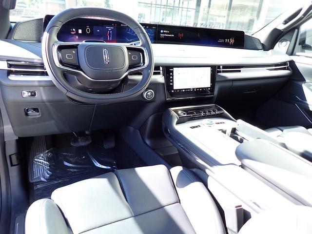new 2025 Lincoln Navigator car, priced at $107,085