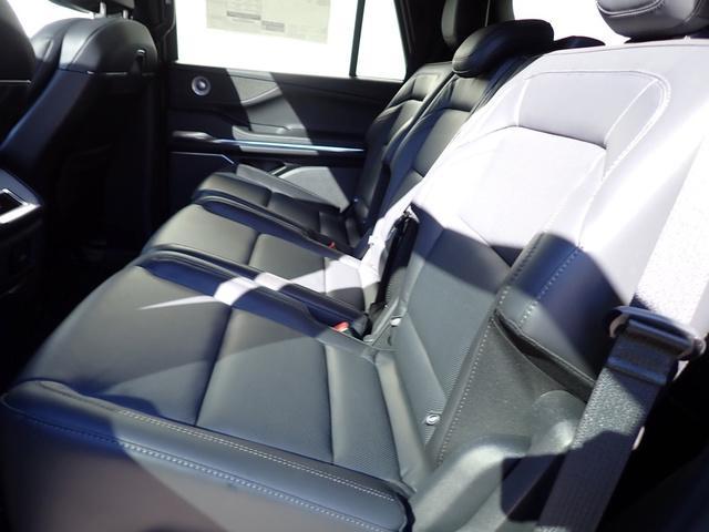 new 2025 Lincoln Navigator car, priced at $107,085