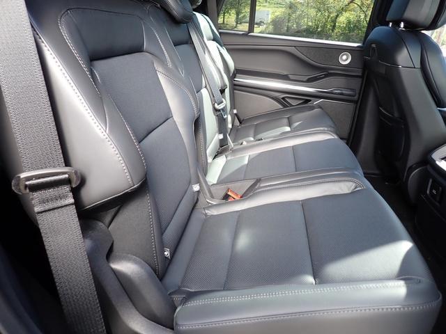 new 2025 Lincoln Navigator car, priced at $107,085