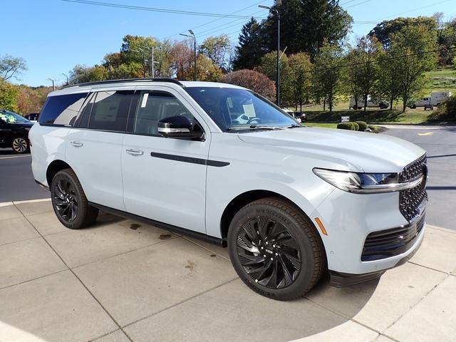 new 2025 Lincoln Navigator car, priced at $107,085
