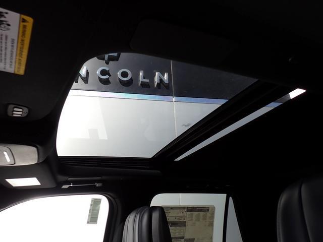 new 2025 Lincoln Navigator car, priced at $107,085