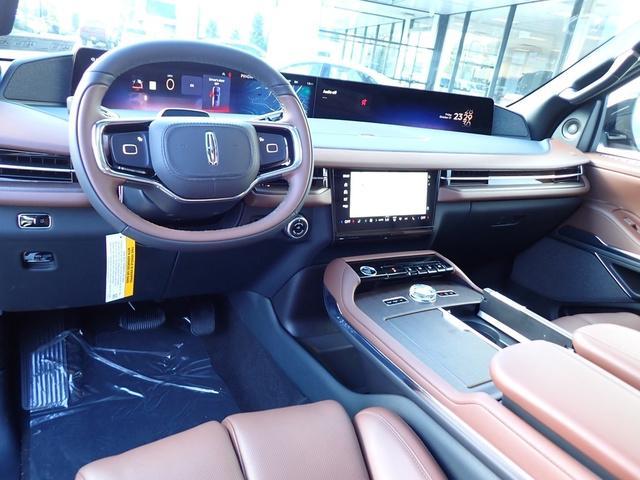 new 2025 Lincoln Navigator car, priced at $103,585