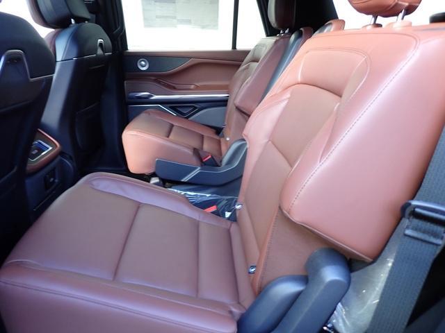 new 2025 Lincoln Navigator car, priced at $103,585