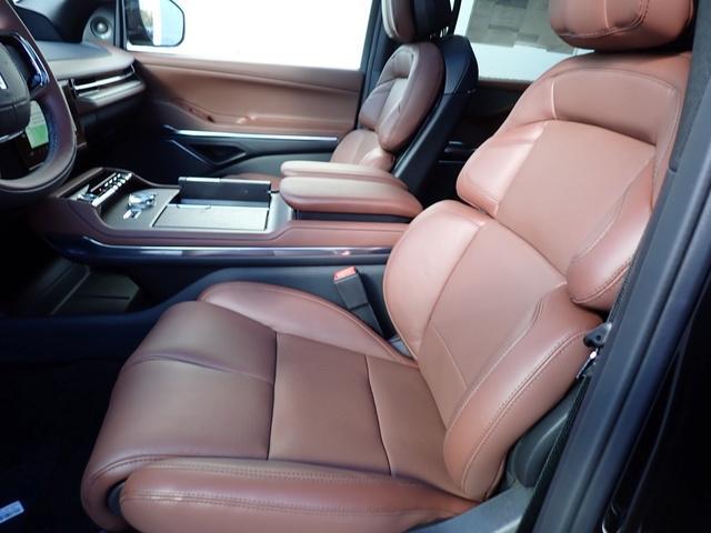 new 2025 Lincoln Navigator car, priced at $103,585