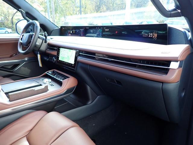 new 2025 Lincoln Navigator car, priced at $103,585