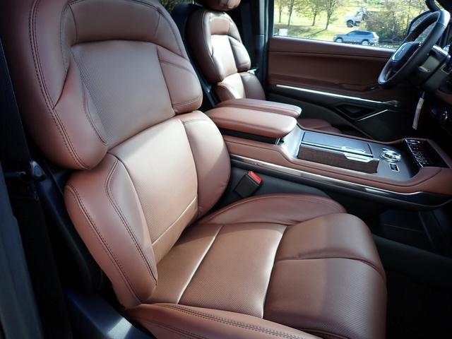 new 2025 Lincoln Navigator car, priced at $103,585