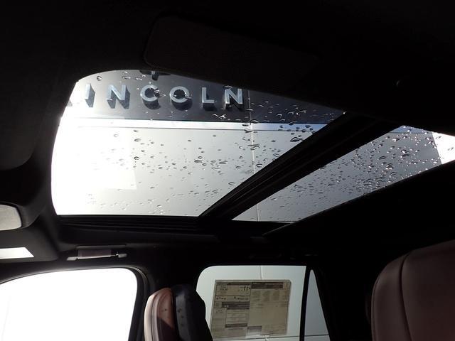 new 2025 Lincoln Navigator car, priced at $103,585