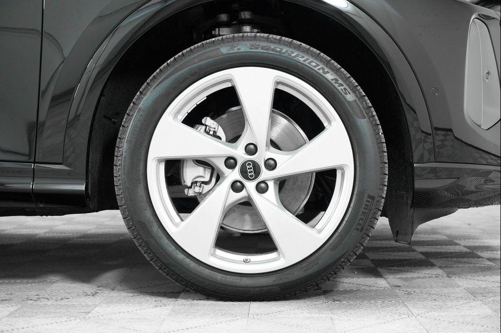 new 2025 Audi Q5 car, priced at $64,250