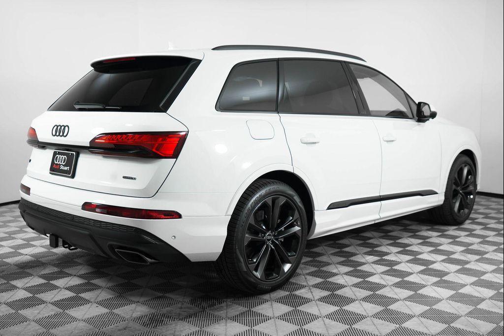 new 2025 Audi Q7 car, priced at $77,625