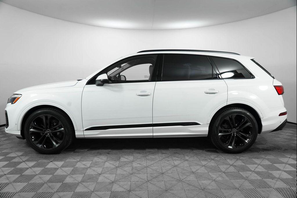new 2025 Audi Q7 car, priced at $77,625