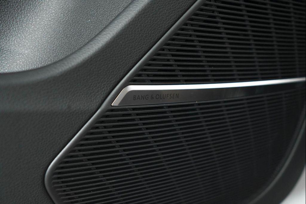 new 2025 Audi Q7 car, priced at $77,625