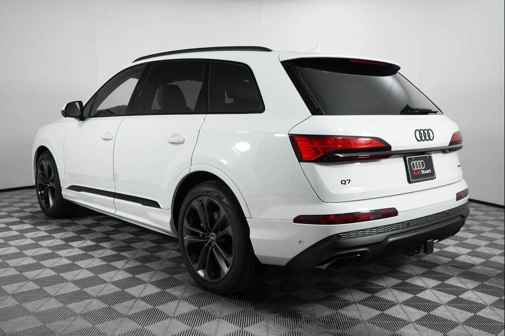 new 2025 Audi Q7 car, priced at $77,625