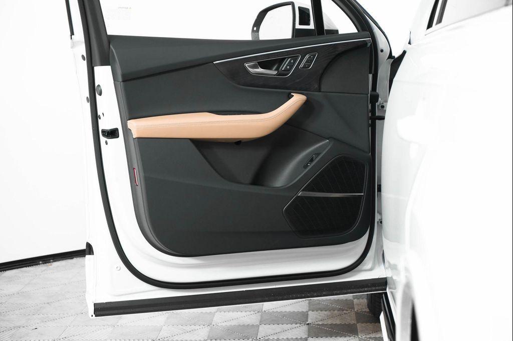 new 2025 Audi Q7 car, priced at $77,625