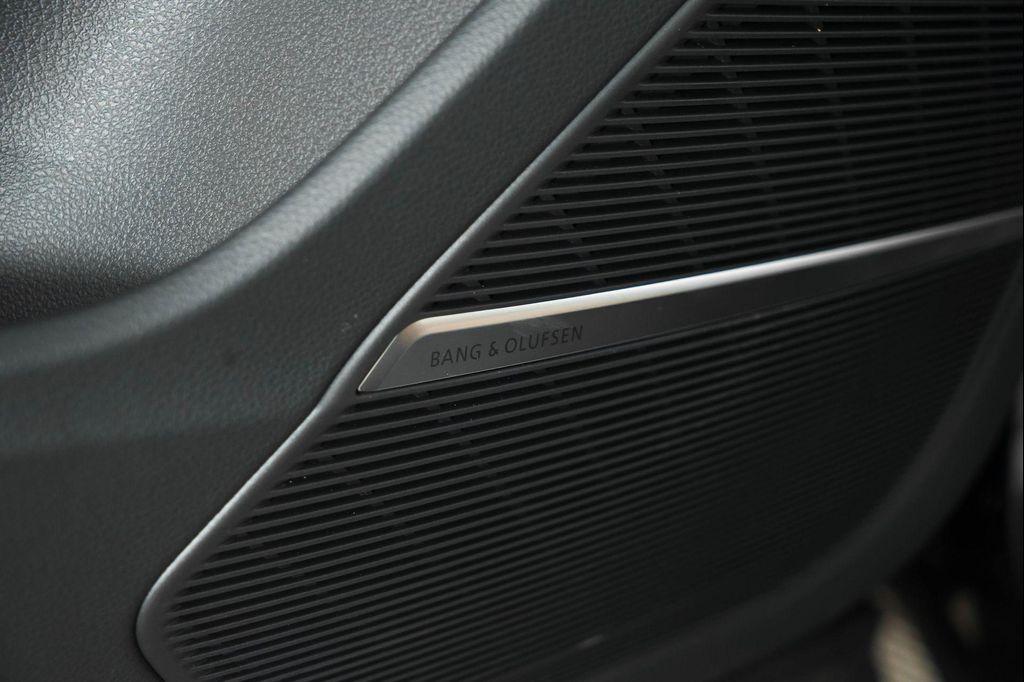 new 2025 Audi Q7 car, priced at $77,450