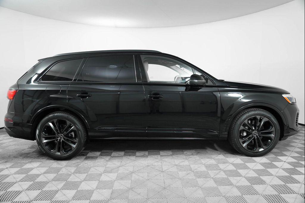 new 2025 Audi Q7 car, priced at $77,450