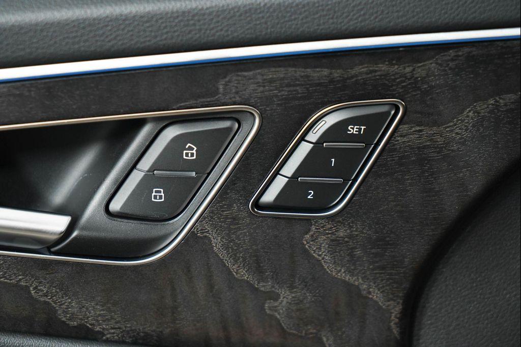 new 2025 Audi Q7 car, priced at $77,450