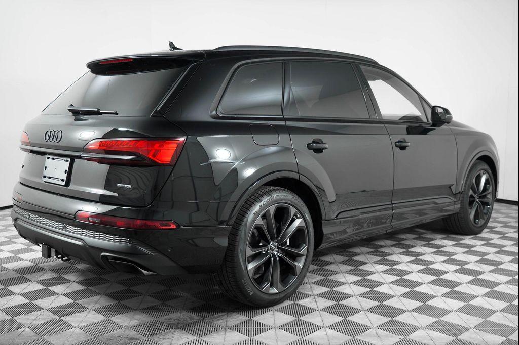 new 2025 Audi Q7 car, priced at $77,450