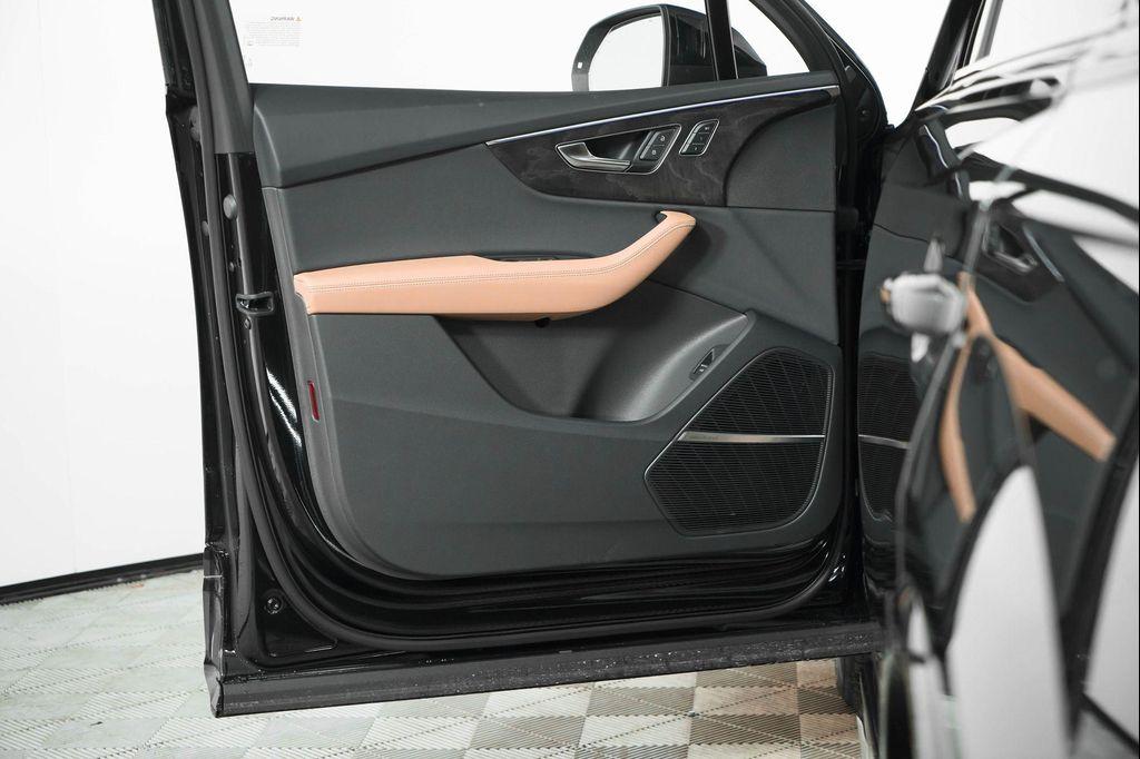 new 2025 Audi Q7 car, priced at $77,450